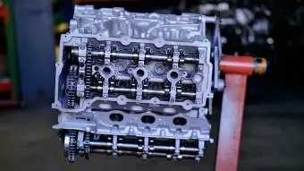 Dodge 2.7L DOHC cylinder head installation